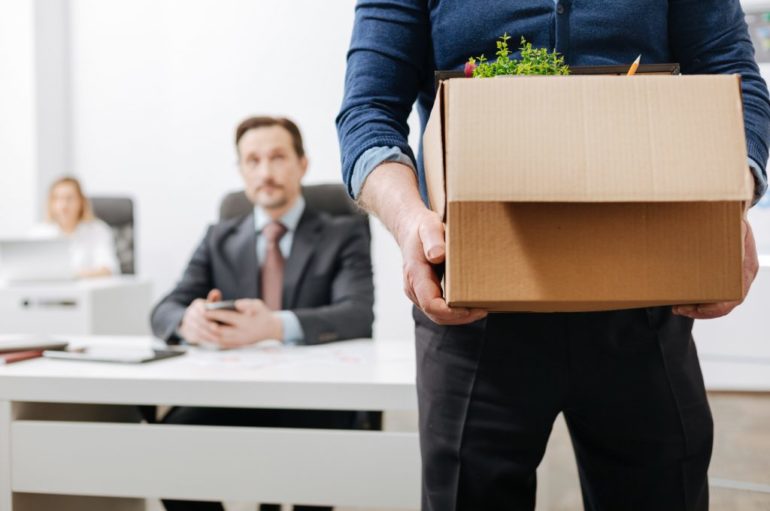 Comment réagir face à un licenciement en période de crise ?